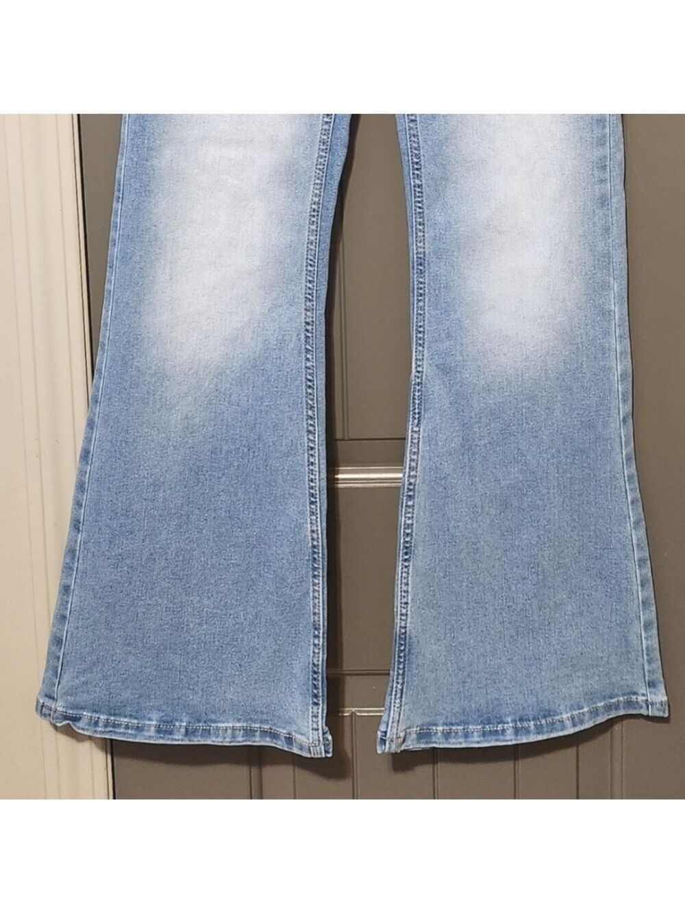 Refuge Denim High Rise Flare AUSTIN Jeans Medium Wash Faded Denim - Picture 2 of 12